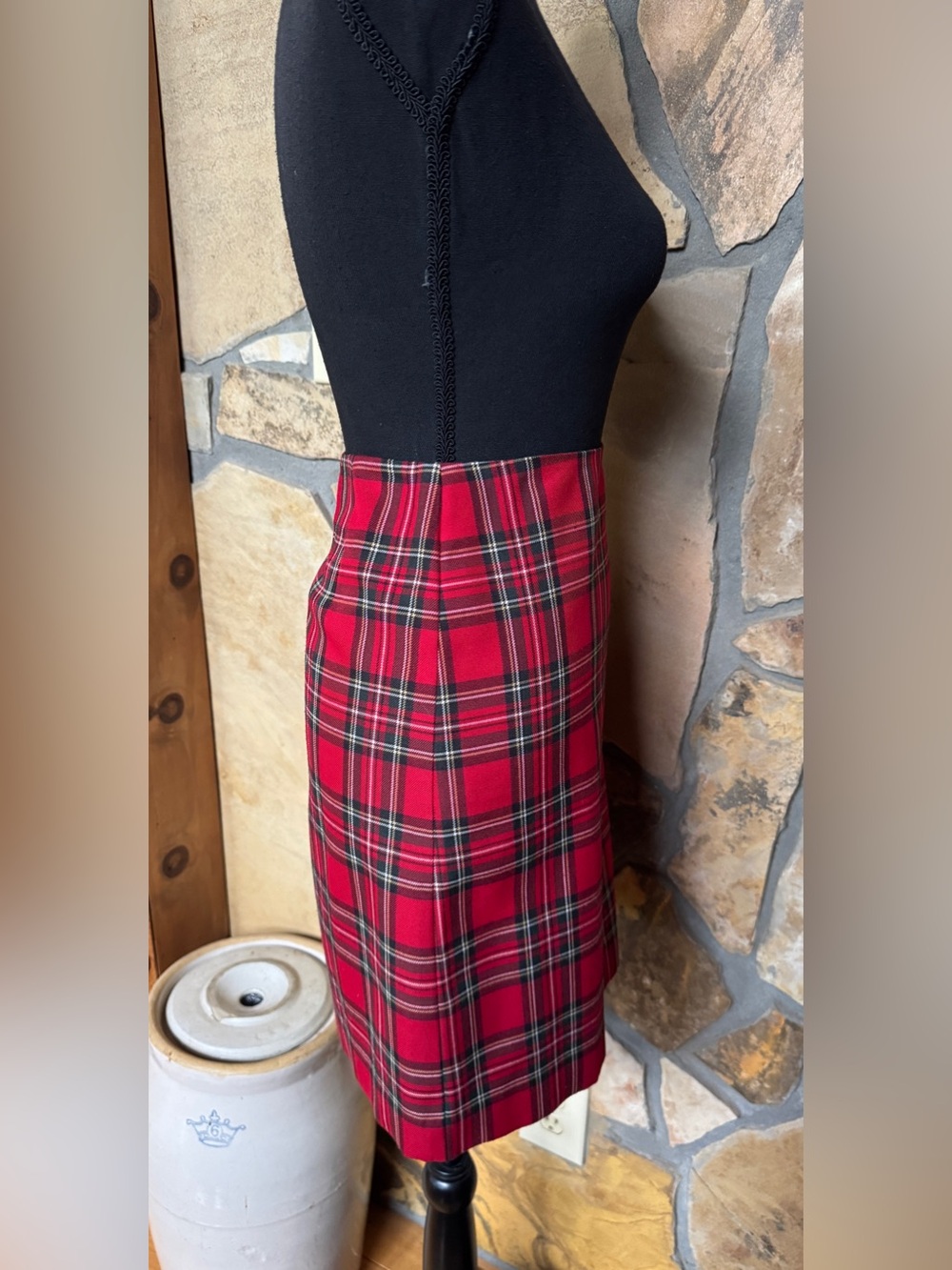 TALBOTS Classic Tartan Plaid Holiday Lined Skirt Machine Washable Side Zip (4P) - Picture 4 of 17